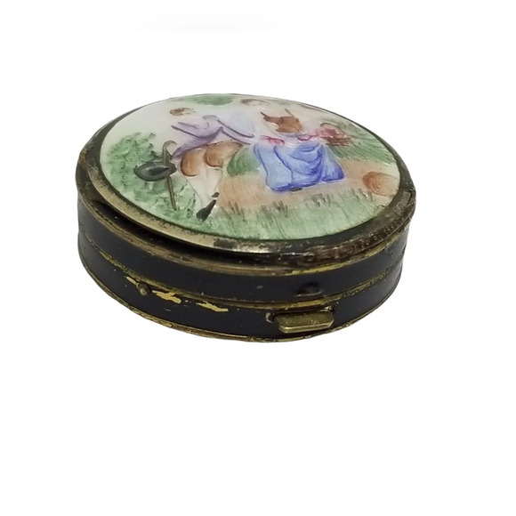 VINTAGE RARE FRAGONARD SCENE HANDPAINTED ENAMEL TRINKET/PILL BOX - Picture 3 of 5